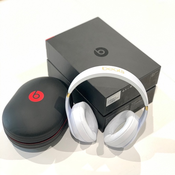 Beats Studio 3 Wireless Over-Ear Headphones - Picture 1 of 5